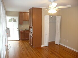 206 Andrews Ln in Chapel Hill, NC - Building Photo