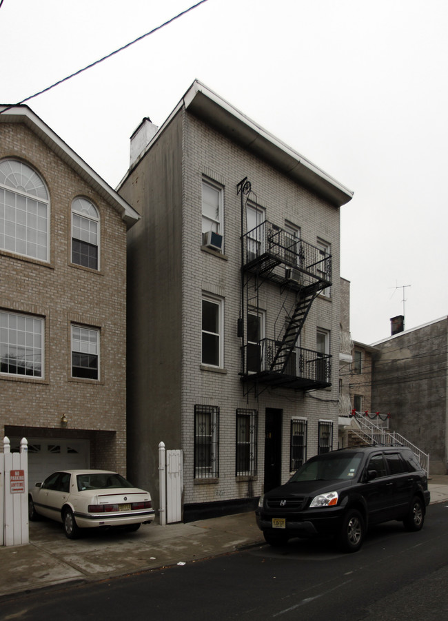 14 Sherman Pl in Jersey City, NJ - Building Photo - Building Photo