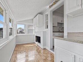 14 Windsor Rd, Unit 1 in Medford, MA - Foto de edificio - Building Photo