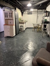 400 Mt Holly St in Baltimore, MD - Foto de edificio - Building Photo