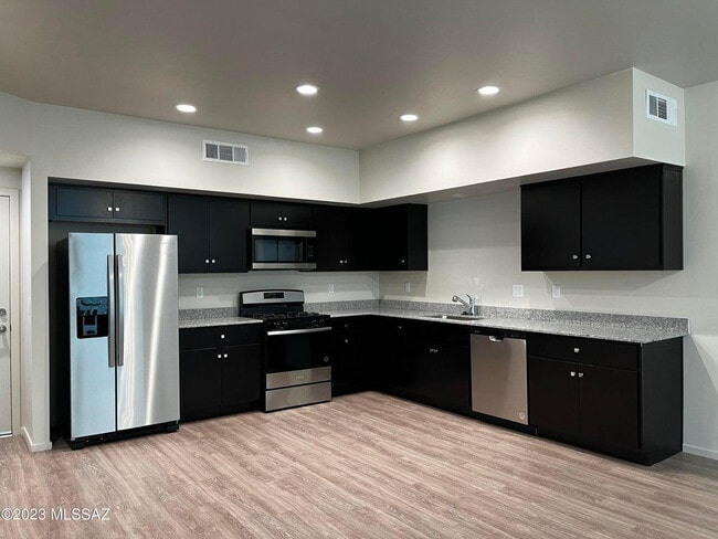 1868 S Poetry Ln in Tucson, AZ - Building Photo - Building Photo
