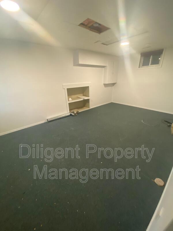 property at 1103 Huntington Cir