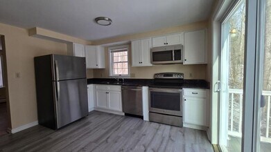 27 N Main St in Essex, CT - Building Photo - Building Photo