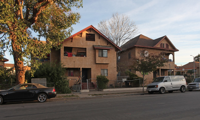 2125 Manitou Ave in Los Angeles, CA - Foto de edificio - Building Photo