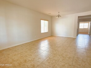 6343 W Admiral Way in Florence, AZ - Foto de edificio - Building Photo
