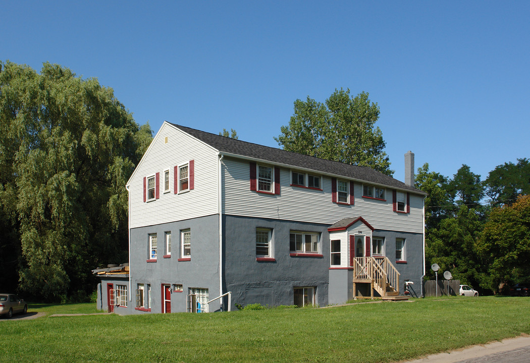 320 McGuire Rd in Greece, NY - Building Photo