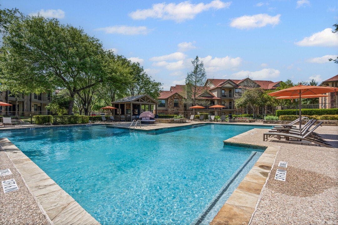 Estates at Team Ranch in Benbrook, TX - Foto de edificio