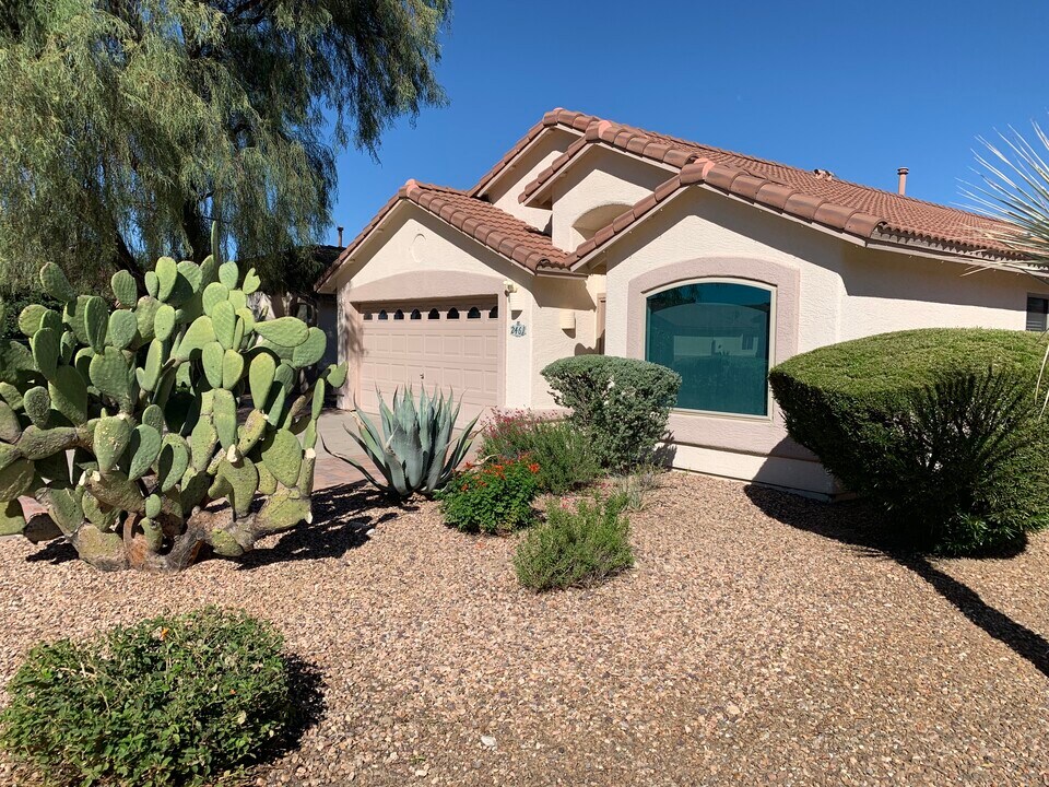 2461 E Stone Stable Dr in Tucson, AZ - Foto de edificio
