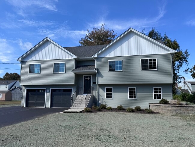 21 Charles St in Enfield, CT - Building Photo - Building Photo