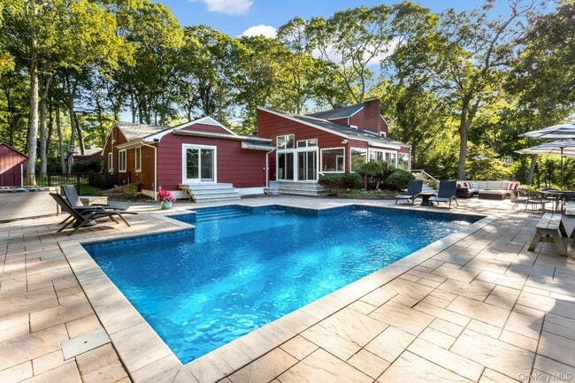 3693 Pine Neck Rd in Southold, NY - Building Photo - Building Photo