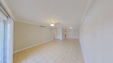 315 Wymore Rd in Altamonte Springs, FL - Building Photo - Building Photo