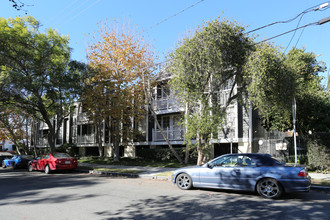 9853 Tabor in Los Angeles, CA - Foto de edificio - Building Photo