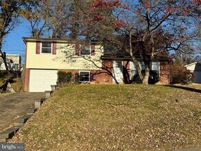 6 Grove Ln in Broomall, PA - Building Photo - Building Photo