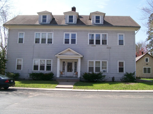 383 Central Ave in Bayport, MN - Foto de edificio - Building Photo