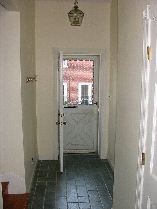 121 Gay St, Unit Apartment C in Phoenixville, PA - Building Photo