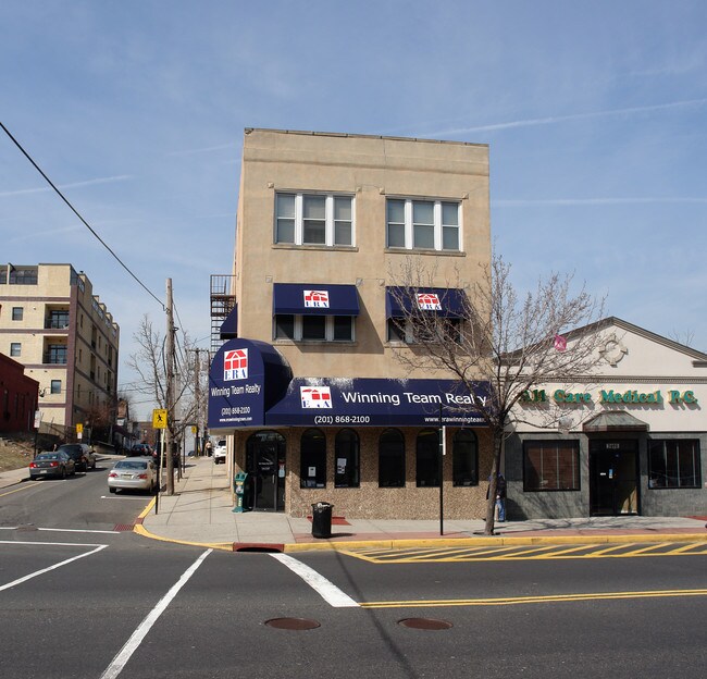 7401 Bergenline Ave in North Bergen, NJ - Building Photo - Building Photo