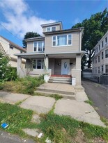 230 Garfield Ave in Bridgeport, CT - Building Photo