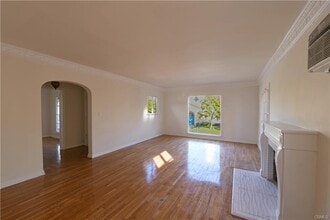 915 S Le Doux Rd in Los Angeles, CA - Building Photo - Building Photo