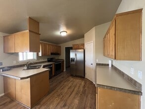 1200 Skyline Blvd in Battle Mountain, NV - Building Photo - Building Photo