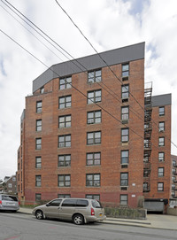 530 Briar Pl in Far Rockaway, NY - Foto de edificio - Building Photo