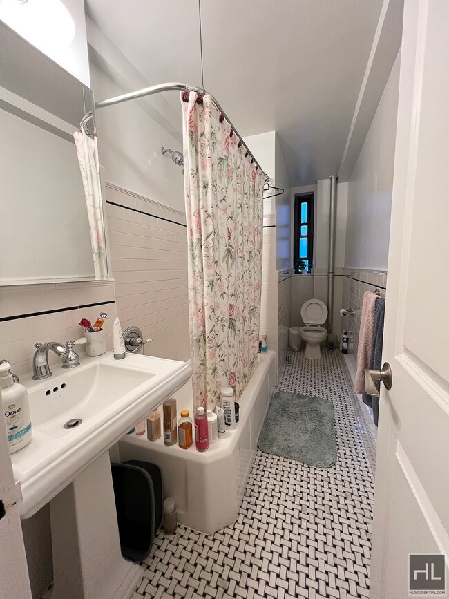 EAST 56 STREET, Unit 5F in New York, NY - Building Photo - Building Photo