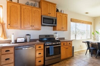 399 Inca Trail in Yucca Valley, CA - Building Photo - Building Photo