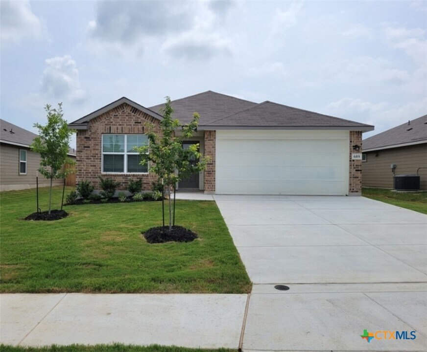 609 Great Plains in Schertz, TX - Building Photo