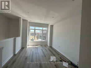 461 Blackburn Dr in Brantford, ON - Building Photo - Building Photo