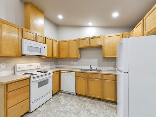 12110-12110 117th Ave Ct E in Puyallup, WA - Foto de edificio - Building Photo