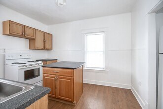 6911 Franklin Blvd in Cleveland, OH - Building Photo - Building Photo