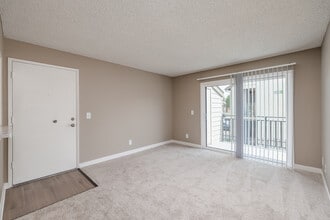 Oro Vista Apartments in San Diego, CA - Building Photo - Building Photo