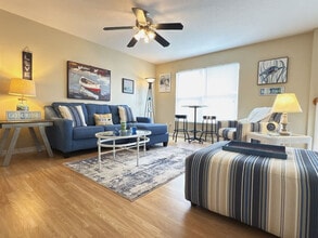 900 Oxford Dr in Davenport, FL - Foto de edificio - Building Photo