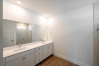 6751 SE Pk Trce Dr in Stuart, FL - Building Photo - Building Photo