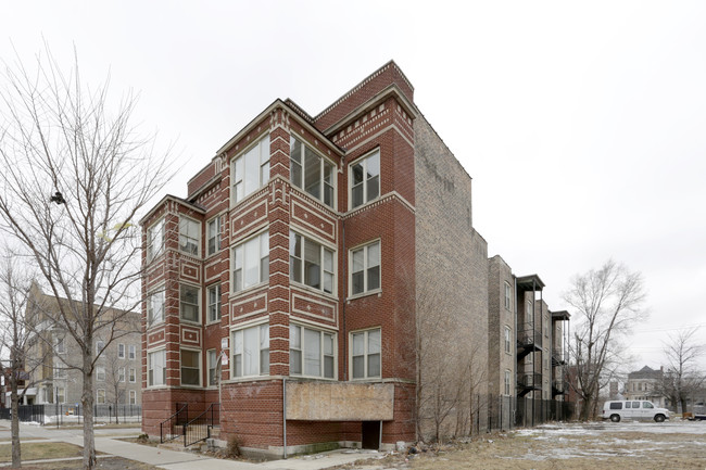 18 UNITS /// LAWNDALE in Chicago, IL - Foto de edificio - Building Photo