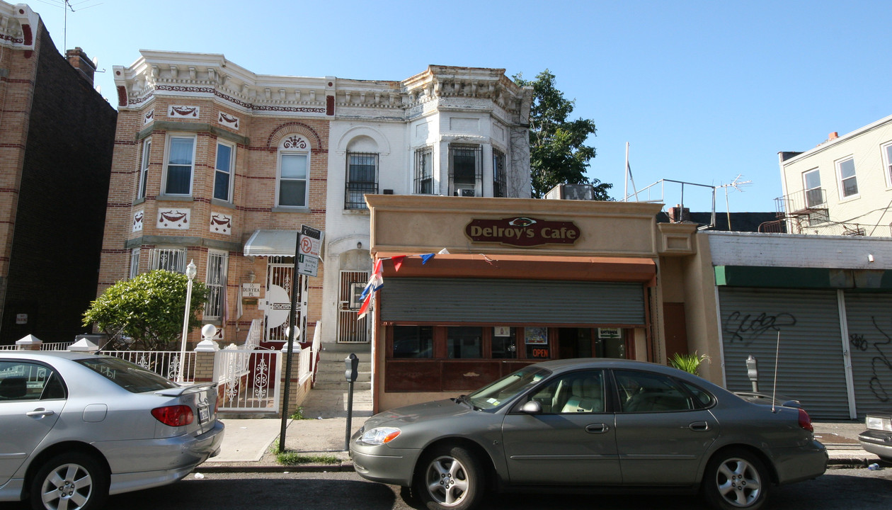 14 Duryea Pl in Brooklyn, NY - Building Photo