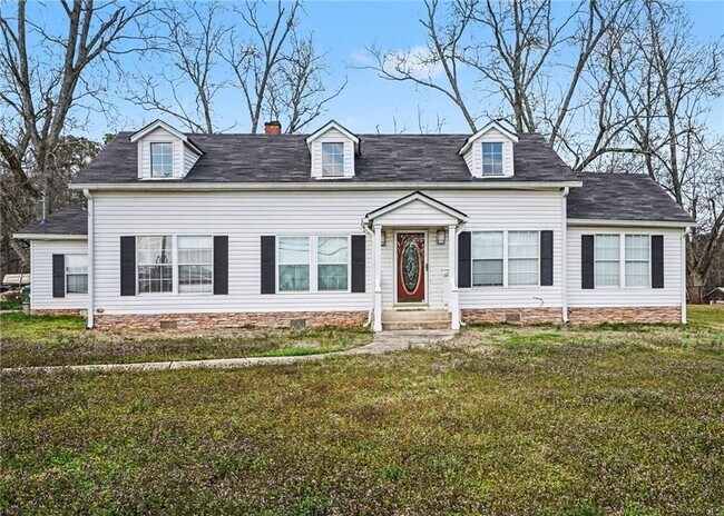 707 E Mcintosh Rd in Griffin, GA - Foto de edificio - Building Photo