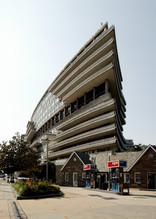 Watergate West Residences in Washington, DC - Foto de edificio - Building Photo