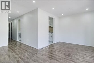 24 Tara Crescent in Thorold, ON - Building Photo - Building Photo