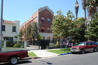 235 Berendo in Los Angeles, CA - Building Photo - Building Photo