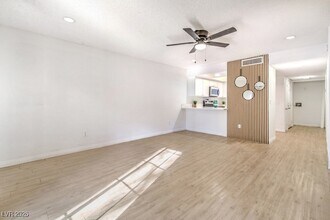 3823 S Maryland Pkwy in Las Vegas, NV - Building Photo - Building Photo