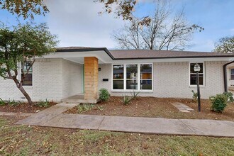 2812 San Medina Ave in Dallas, TX - Building Photo - Building Photo