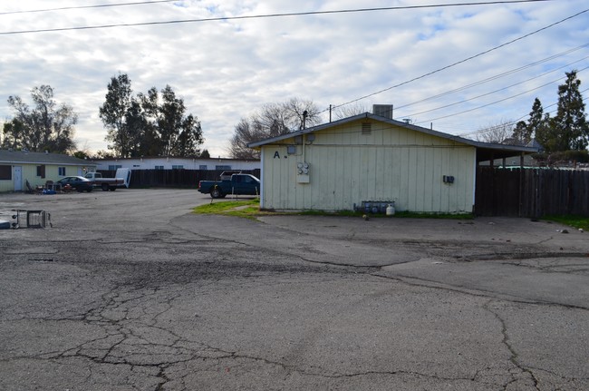 1816 Hile Ave in Marysville, CA - Foto de edificio - Building Photo