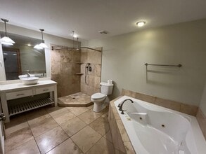 10 E Broadway in Alton, IL - Building Photo - Building Photo