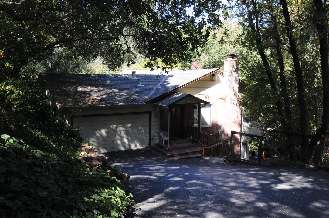 38-40 Oak Hill Way in Los Gatos, CA - Building Photo