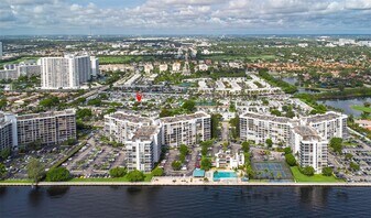 808 NE 27th Ave in Hallandale Beach, FL - Building Photo