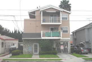 1212 Termino Ave in Long Beach, CA - Foto de edificio - Building Photo