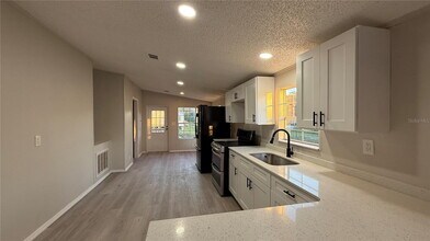 4531 Deer Run Rd in St. Cloud, FL - Foto de edificio - Building Photo