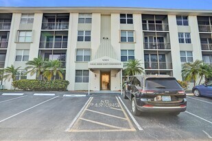 4501 NE 21st Ave in Fort Lauderdale, FL - Building Photo