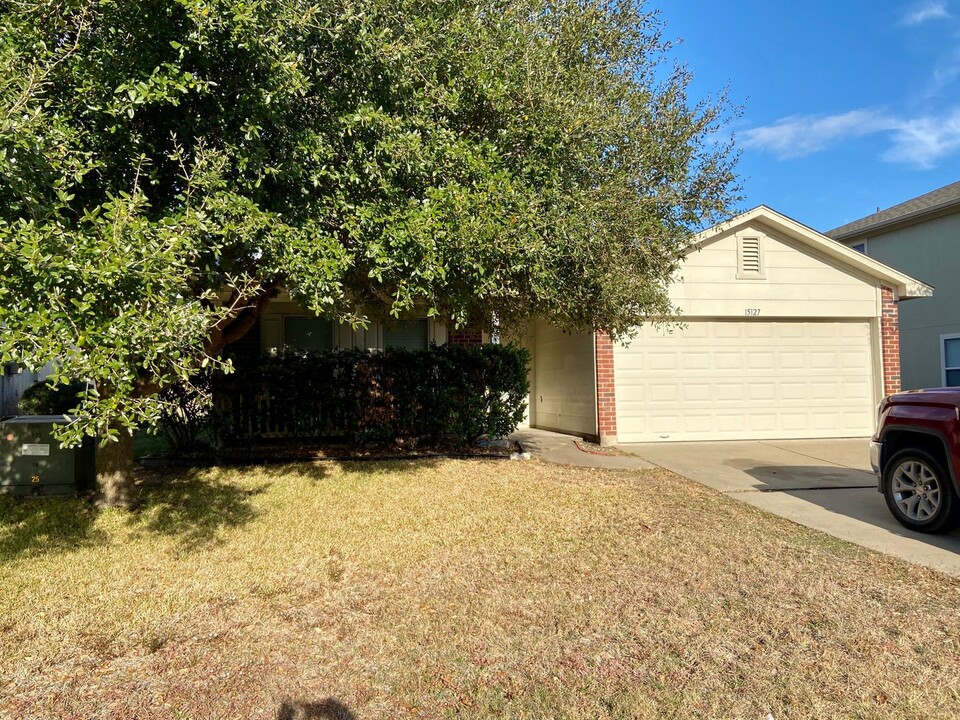 15127 Faircrest Dr in College Station, TX - Building Photo