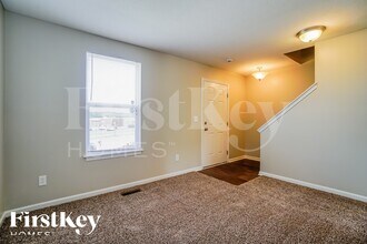 2144 Greencrest Way in Lancaster, OH - Building Photo - Building Photo